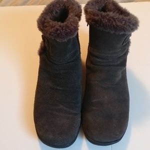 Bare traps booties